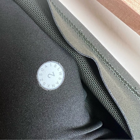 Lululemon In Movement 7/8 Tight *Everlux 25"
Dark Olive (First Release) 2 - Picture 8 of 9